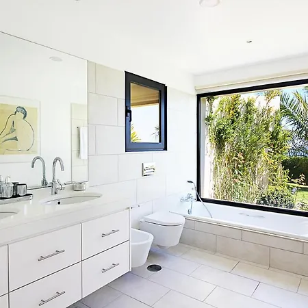 Villa Arco Da Calheta Sleeps 6 With Pool