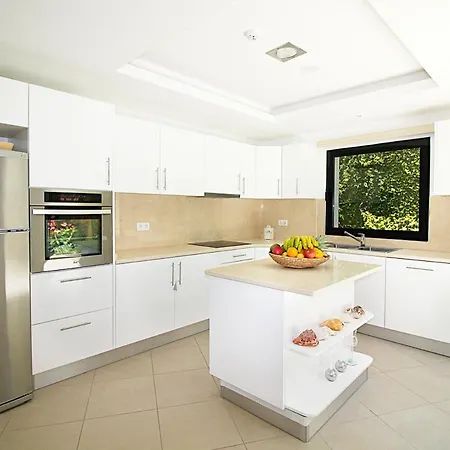 Villa Arco Da Calheta Sleeps 6 With Pool *